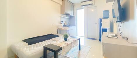 Apartment, 2 Bedrooms | Living room | TV
