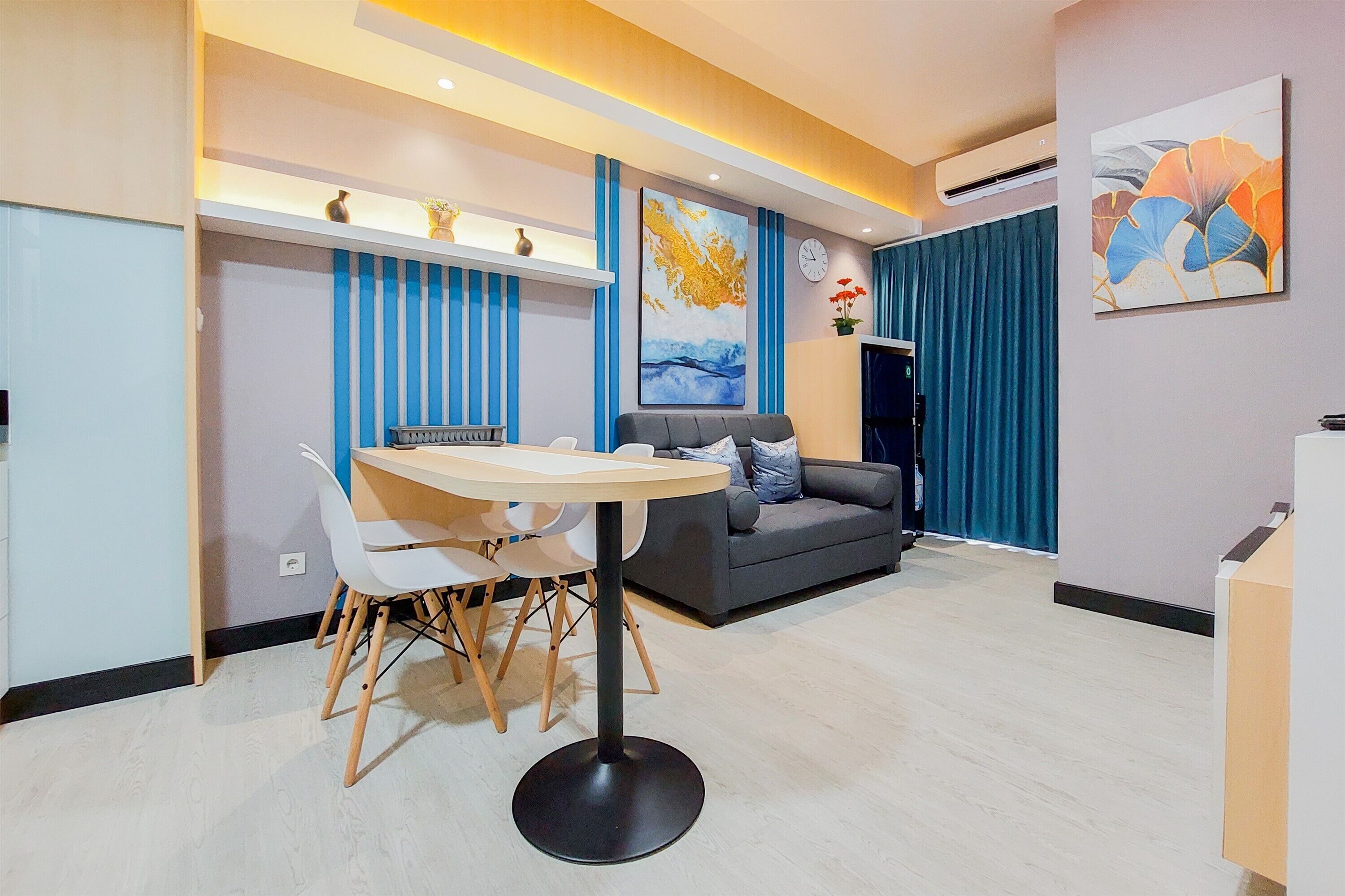 Apartamento, 2 quartos | Sala de estar | TV