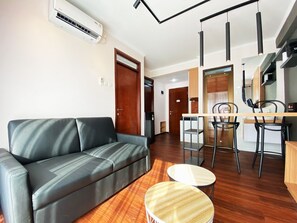 Departamento, 2 habitaciones | Sala de estar | Televisión 