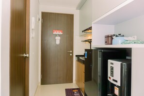 Private kitchen - Good Deal And Simply Look Studio Room At Transpark Bintaro Apartment (South Tangerang)