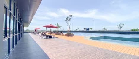 حمّام سباحة خارجي