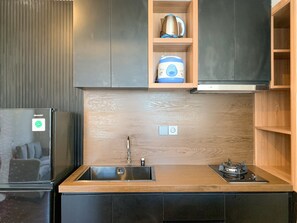 Private kitchen - Stylisth 1Br At Tokyo Riverside Pik 2 Apartment (Teluknaga)