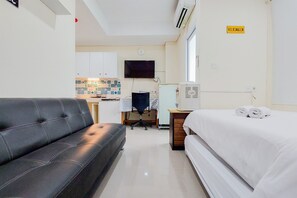 Free WiFi - Fancy And Strategic Studio Apartment At B Residence (Pagedangan)