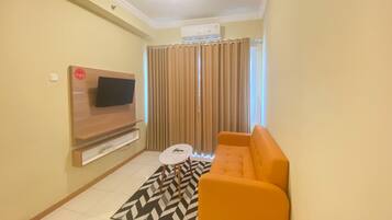 Apartment, 2 Bedrooms | Living room | TV