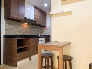 Apartment, 1 Bedroom | Dining room