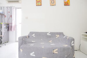 Apartment, 2 Bedrooms | Living room