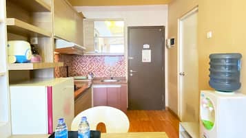 Apartment, 2 Bedrooms | Dapur peribadi | Peti sejuk, dapur, alat memasak/pinggan mangkuk/perkakas dapur