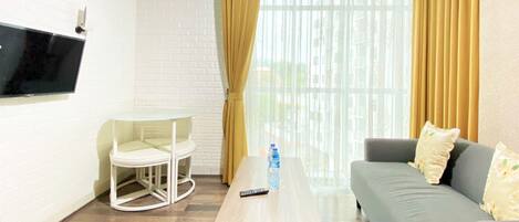 Studio | Living room | TV