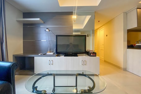 Apartment, 3 Bedrooms | Living room | TV