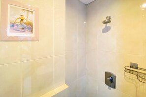 Studio | Bathroom