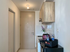 Studio | Private kitchen - Studio With Minimalist Design Tokyo Riverside Pik 2 Apartment (Teluknaga)
