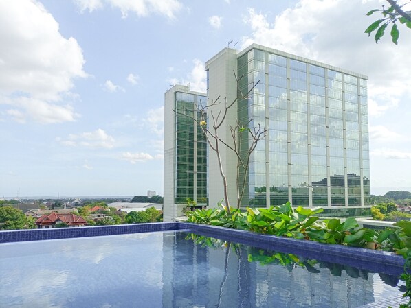 حمّام سباحة خارجي