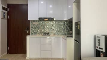 Apartment, 2 Bedrooms | Private kitchen | Fridge, stovetop, cookware/dishes/utensils