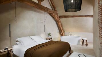 The Suite | Egyptian cotton sheets, premium bedding, pillowtop beds, WiFi (free)