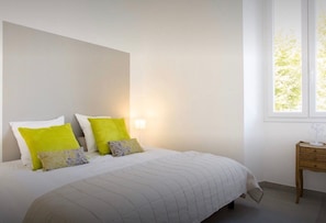 1 habitación, tabla de planchar con plancha, wifi gratis y ropa de cama 