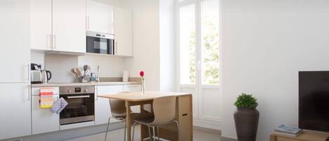 Fridge, microwave, oven, dishwasher