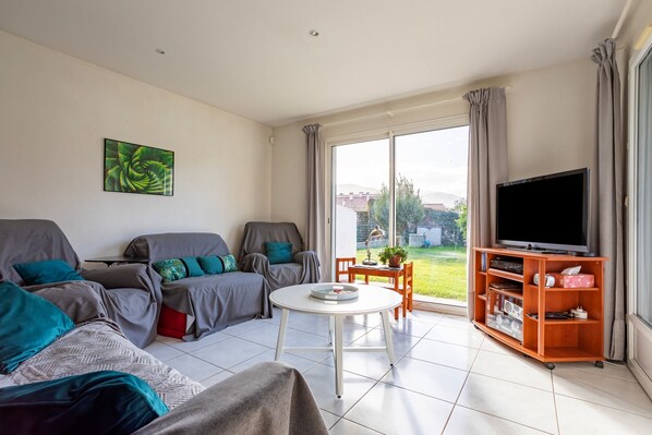 Televisio, DVD-soitin, stereot