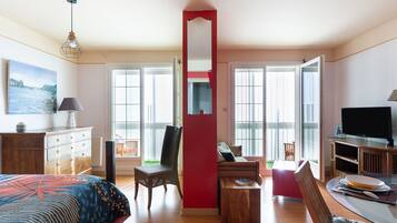 Fer et planche Ă repasser, draps fournis