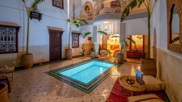 حمّام سباحة خارجي