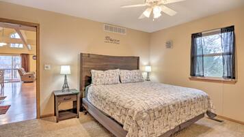 4 Schlafzimmer, Schreibtisch, Bügeleisen/Bügelbrett, Internetzugang