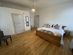 Triple Room | Laptop workspace, free cots/infant beds, bed sheets - Manor House (Thurso)