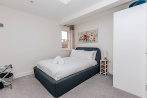 2 chambres, bureau, fer et planche à repasser, Wi-Fi gratuit