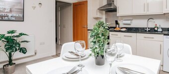Central Modern Flat with Dedicated Parking