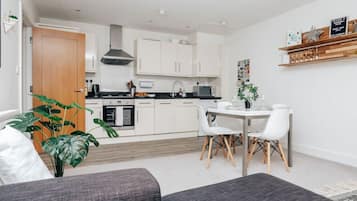 Frigorífic, microones, forn i placa de cuina