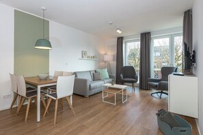 TV, stereo - Helles Familienapartment in Strandnähe mit Sonniger Loggia & Sauna im Haus! (Nordseeheilbad Langeoog)