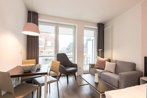 Fernseher, Stereoanlage