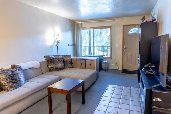 TV, video games, stereo, offices - Main St 2BR/Next to Ski Access (Breckenridge)