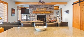 3BR Townhome/Incredible Location