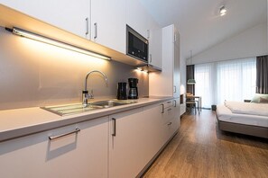 Fridge, microwave, stovetop, dishwasher - Modernes Ferienapartment in Strandnähe mit Sonniger Loggia und Sauna im Haus! (Nordseeheilbad Langeoog)