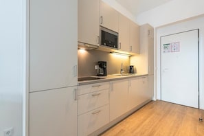 Fridge, microwave, stovetop, dishwasher - Top apartment near the beach with sunny south-west-facing loggia and sauna in the house! (Nordseeheilbad Langeoog)