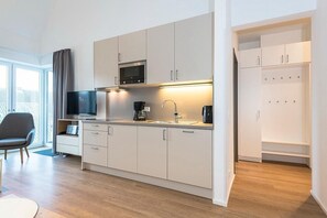 Refrigerador, microondas, parrilla de estufa y lavavajillas 