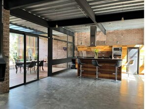 Fridge, microwave, oven, coffee/tea maker