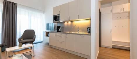 Fridge, microwave, stovetop, dishwasher