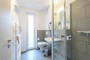 Hair dryer - Modernes 3-zimmer Familienapartment in Ruhiger Lage mit Terrasse in Strandnähe (Norseeheilbad Bensersiel)