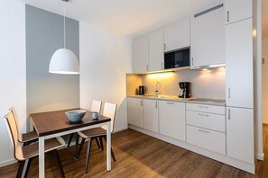 Dining - Tolles 3-zimmer Ferienapartment in Ruhiger Lage mit Südterrasse in Strandnähe (Norseeheilbad Bensersiel)