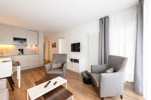 Fernseher, Stereoanlage