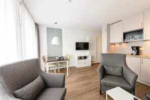 Fernseher, Stereoanlage