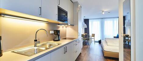 冷蔵庫、電子レンジ、コンロ、食器洗い機