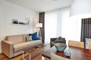 Fernseher, Stereoanlage