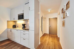 Fridge, microwave, stovetop, dishwasher - Great vacation apartment with balcony incl. use of swimming pool & sauna near the beach (Nordseeheilbad Bensersiel)