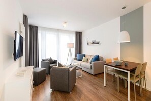 TV, stereo - Great vacation apartment with balcony incl. use of swimming pool & sauna near the beach (Nordseeheilbad Bensersiel)