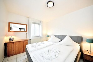 3 bedrooms, iron/ironing board, free WiFi - Familien-ferienwohnung mit Terrasse, Strandkorb & Gartenzugang - 70 m zum Strand (Nordseeheilbad Wangerooge)