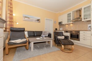 Fernseher, Bücher, Stereoanlage