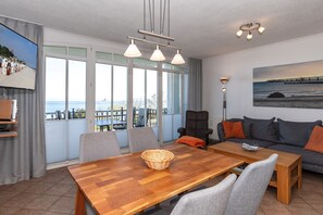 TV, DVD player, books, stereo - Tolles Ostsee-apartment mit Balkon und Direktem Meerblick in Erstklassiger Lage! (Ostseebad Kühlungsborn)