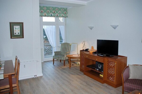 تلفزيون، مشغل دي في دي، ستيريو