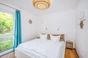 2 bedrooms, iron/ironing board, free WiFi
